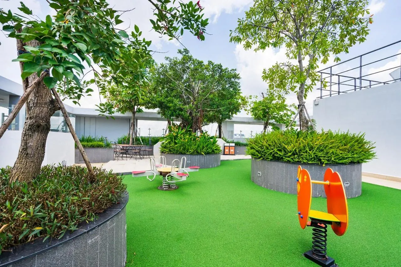 Tan Son Nhat Airport Sweet 2 Bedroom 1 Wc Apartment-Free Gym , Sky Pool ,Bbq ,Garden Ho Chi Minh City 0*,  Vietnam