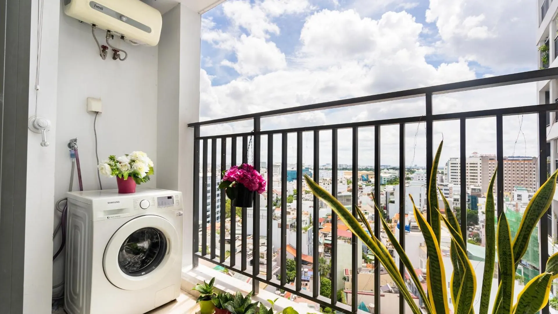 Tan Son Nhat Airport Sweet 2 Bedroom 1 Wc Apartment-Free Gym , Sky Pool ,Bbq ,Garden Ho Chi Minh City Vietnam
