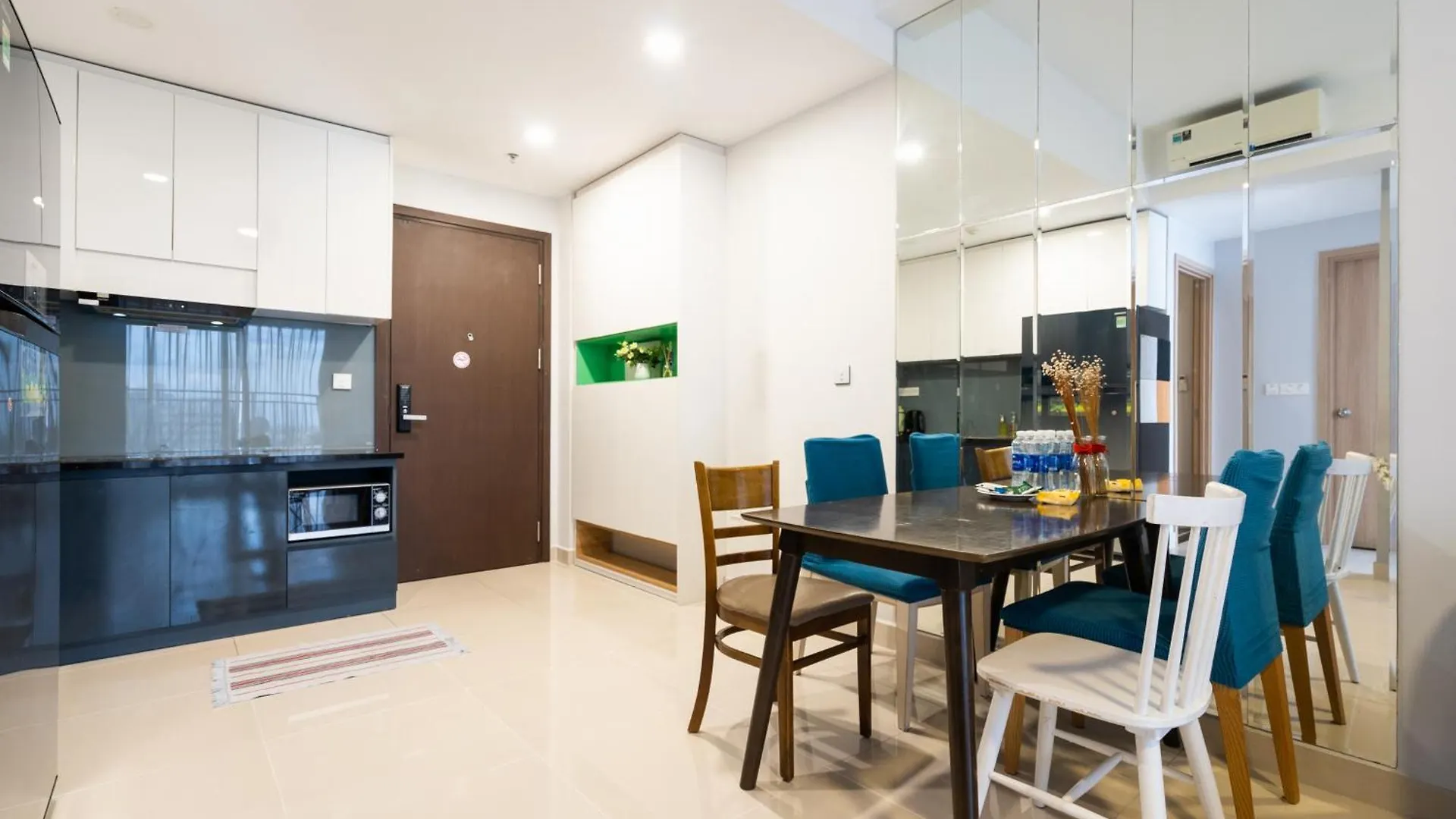 Apartment Tan Son Nhat Airport Sweet 2 Bedroom 1 Wc Apartment-Free Gym , Sky Pool ,Bbq ,Garden Ho Chi Minh City